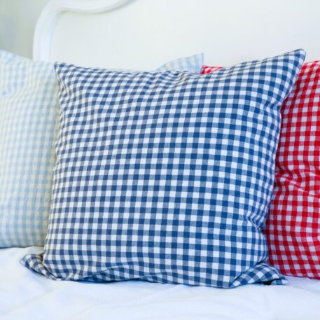 ib-laursen kussenhoes naturel met blauwe ruit 50 x 50 cm katoen cushion cover lauge blue with small natural checks en rood en licht blauw