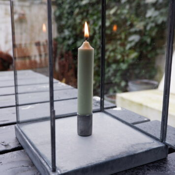 magnetische kandelaar voor dinerkaars grijs metaal hoog 3.2 cm diameter 2.3 ib-laursen candle holder for 2.2 cm diner candle magnetic en lantaarn helene zink grijs1